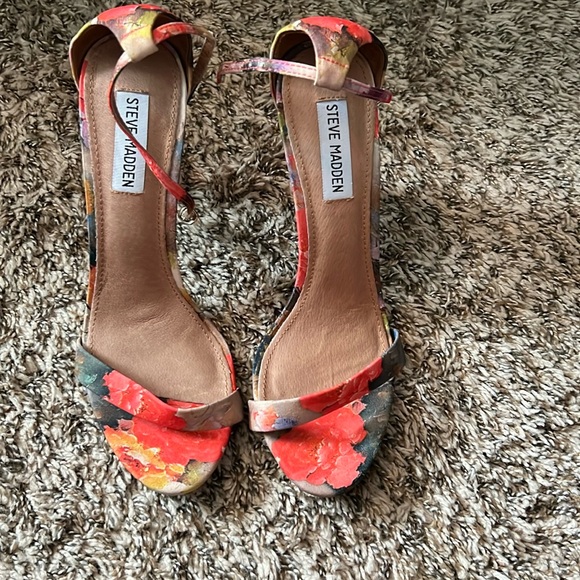 Steve Madden Floral Sandal from Lulus - Picture 2 of 4